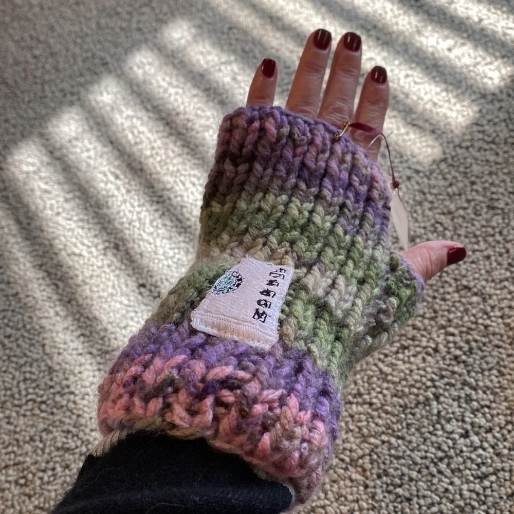 NWT Hand Knit Fingerless Gloves w/ Patches